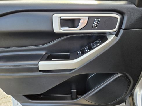 Certified 2022 Ford Explorer XLT image 18