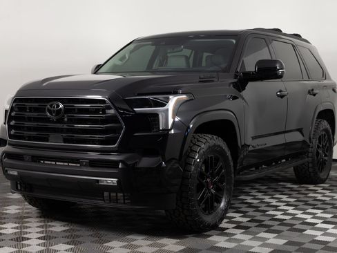 Used 2024 Toyota Sequoia SR5 w/ SR5 Premium Package AWD/4WD image 2