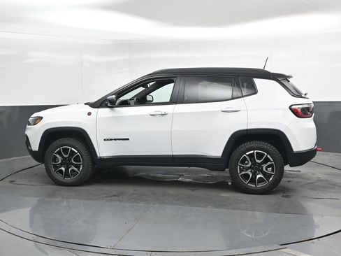 Used 2025 Jeep Compass Trailhawk AWD/4WD image 8
