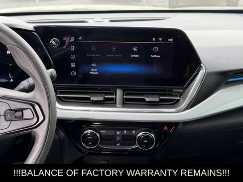 Used 2025 Chevrolet Trax LT FWD image 18