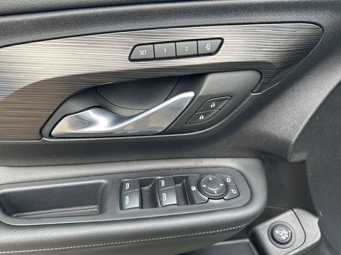 Used 2024 GMC Terrain SLT w/ Infotainment Package II image 16