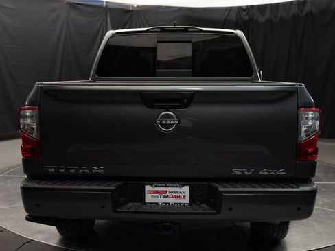 Used 2024 Nissan Titan SV w/ SV Convenience Package image 8