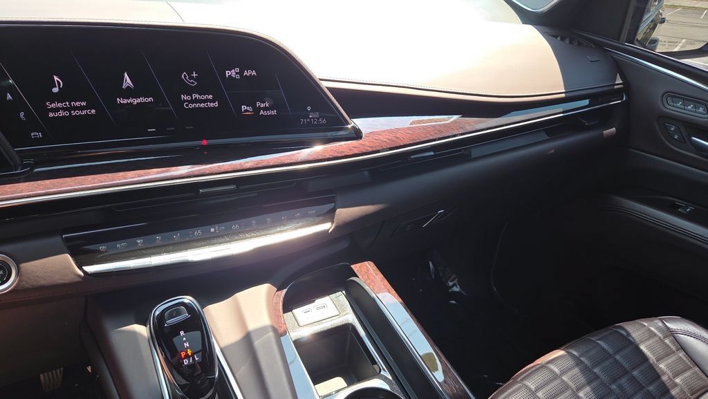 Used 2021 Cadillac Escalade Sport Platinum AWD/4WD image 18