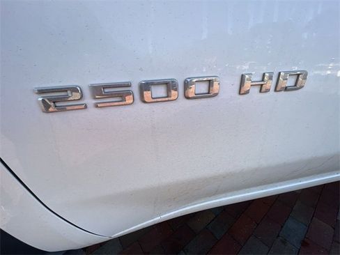 Used 2021 Chevrolet Silverado 2500 LT w/ Convenience Package image 9