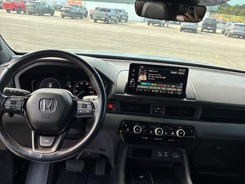 Used 2023 Honda Pilot TrailSport image 15