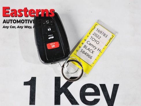 Used 2022 Toyota Camry XLE FWD image 25
