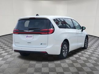 Used 2023 Chrysler Pacifica Touring-L FWD video 4