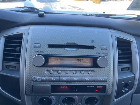 Used 2005 Toyota Tacoma Base image 16