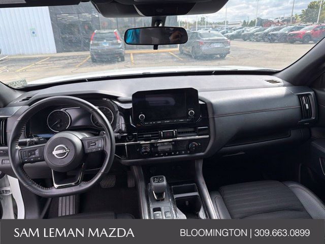 Used 2025 Nissan Pathfinder Rock Creek AWD/4WD image 18