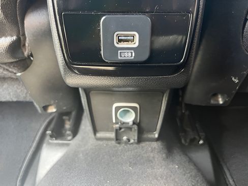 Used 2024 Jeep Compass Latitude AWD/4WD image 30