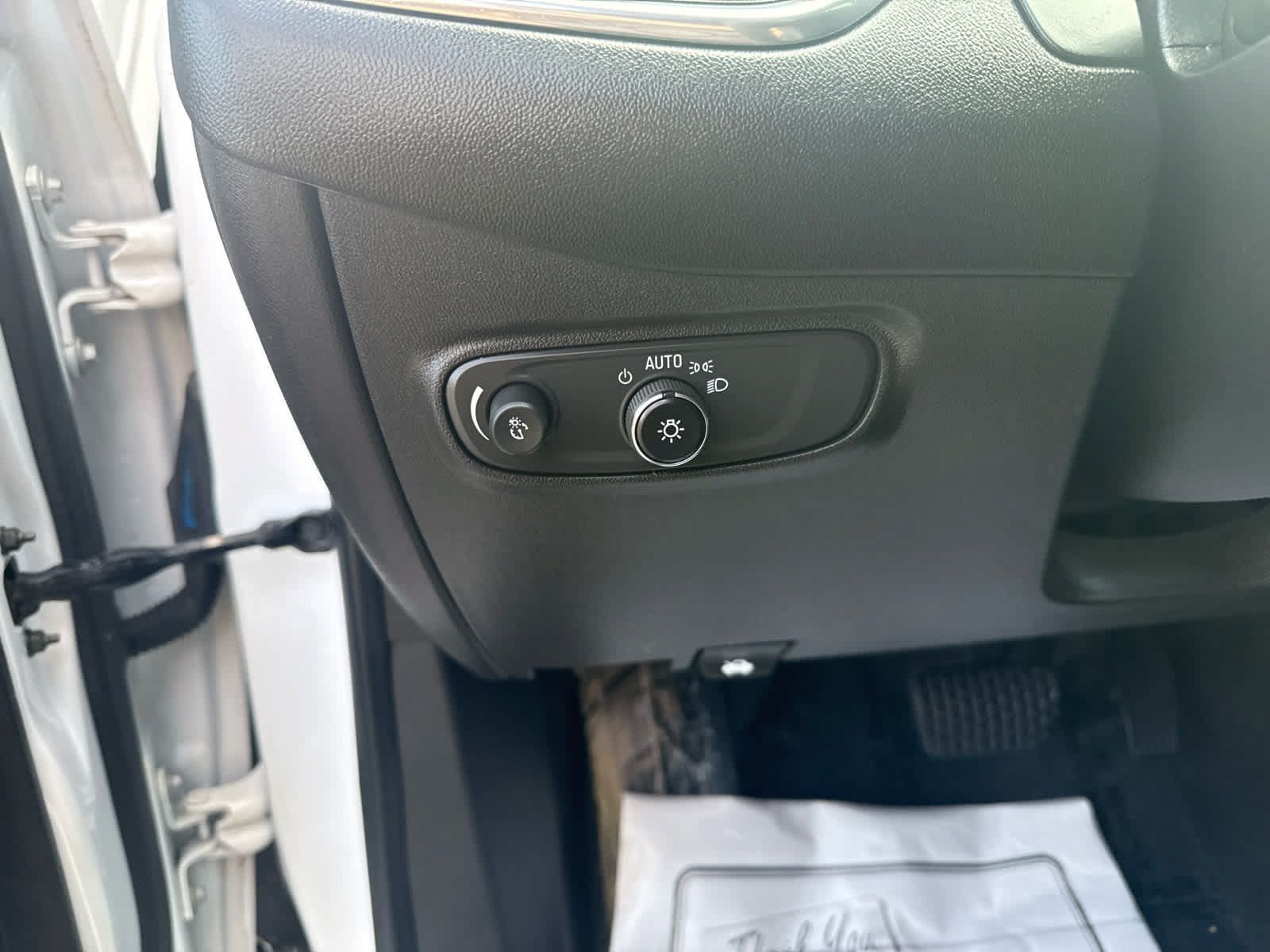 Used 2020 Chevrolet Equinox LT FWD image 17