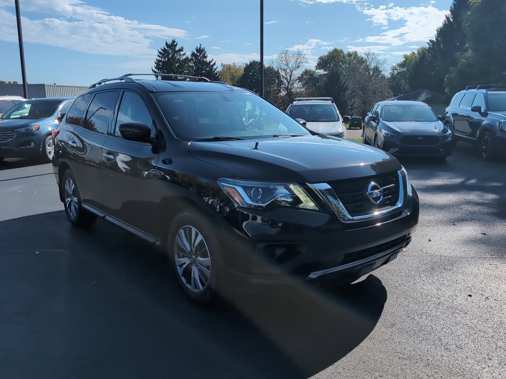 Used 2017 Nissan Pathfinder S AWD/4WD image 2