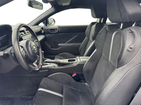 Used 2022 Toyota GR86 Premium w/ ALL Weather Mat Package (TMS) RWD image 9