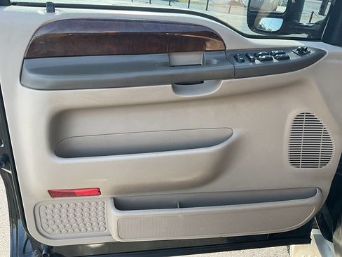 Used 2004 Ford F250 Lariat image 21