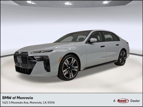 Used 2023 BMW 760i xDrive AWD/4WD image 1