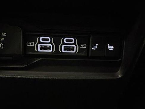 Used 2023 Jeep Grand Cherokee Limited w/ Black Appearance Package AWD/4WD image 34