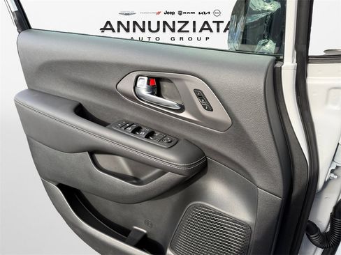 New 2026 Chrysler Pacifica Select image 28