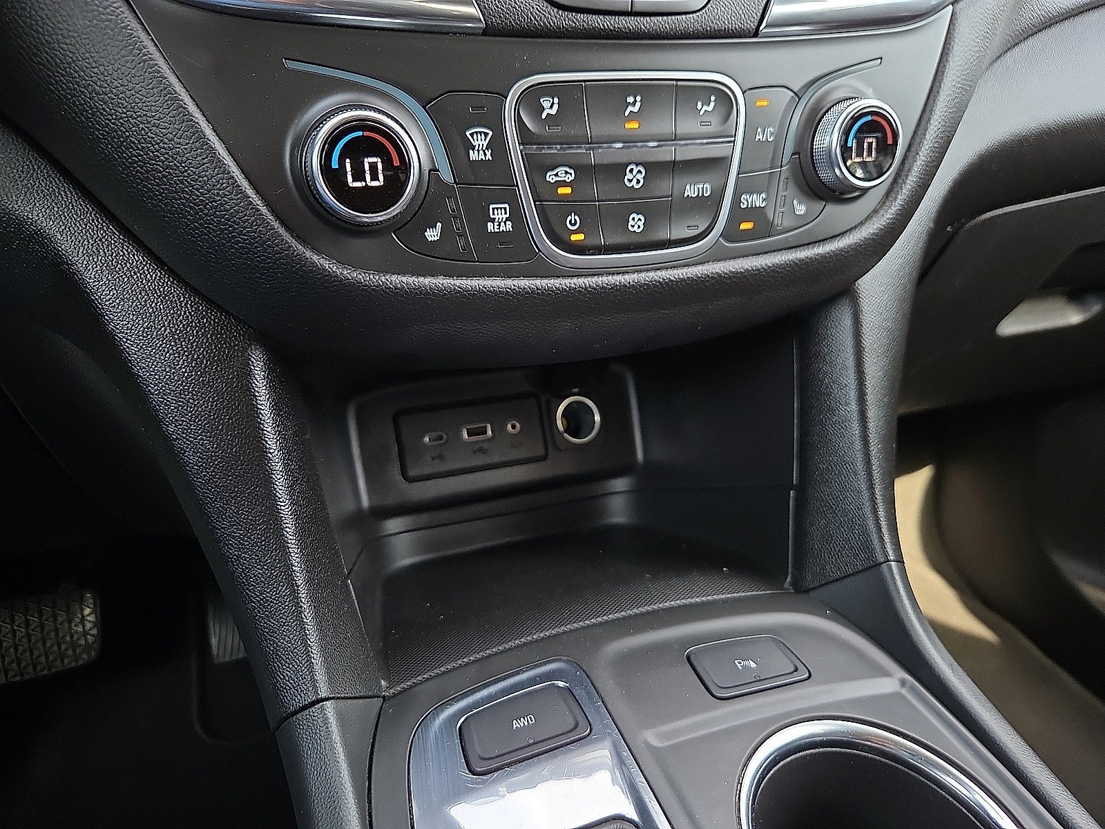 Certified 2024 Chevrolet Equinox LT AWD/4WD image 17