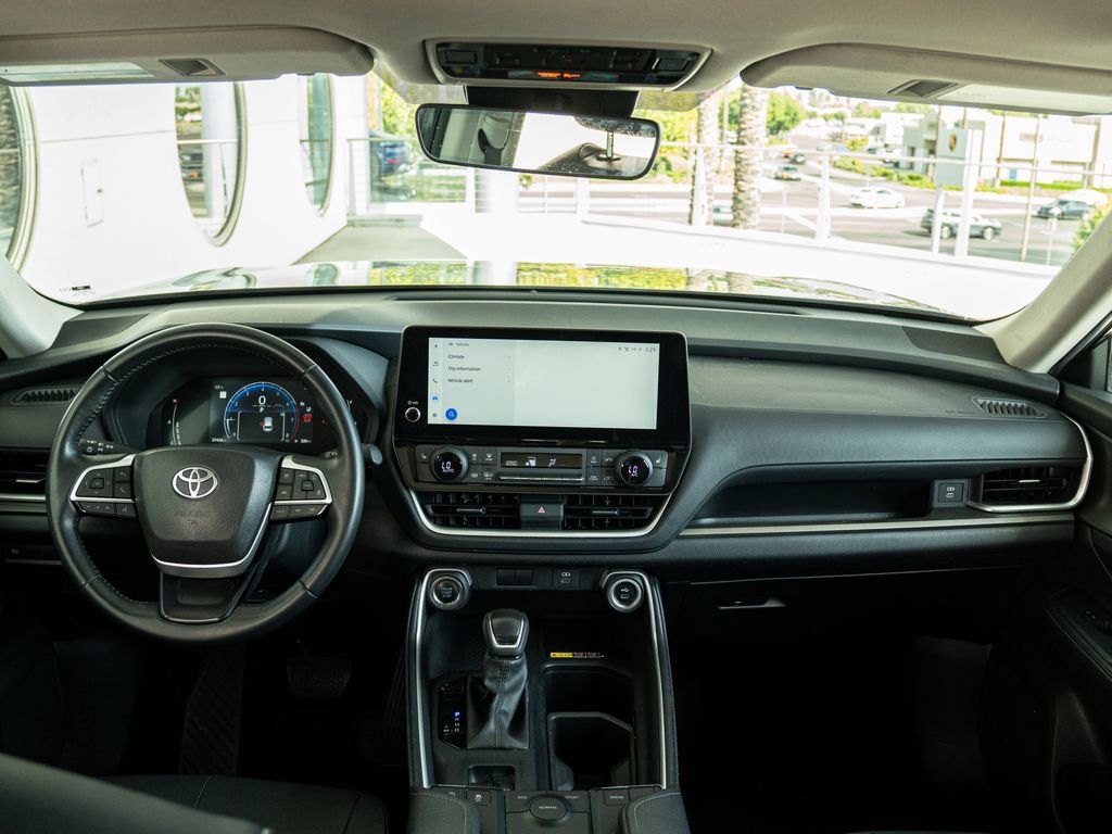 Used 2025 Toyota Grand Highlander FWD image 12