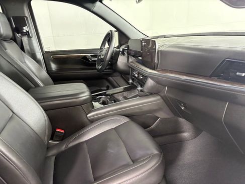 Used 2025 Chevrolet Suburban Z71 image 14