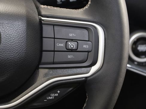 Used 2023 Jeep Wagoneer 4WD w/ Premium Group I image 39