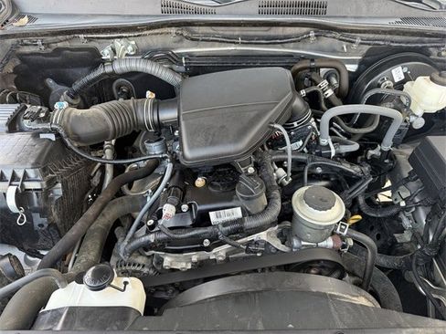 Used 2020 Toyota Tacoma SR5 w/ SR5 Appearance Package (SM) image 31