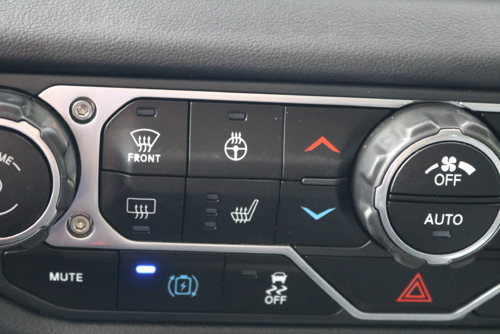 Used 2024 Jeep Wrangler Unlimited Sahara AWD/4WD image 23