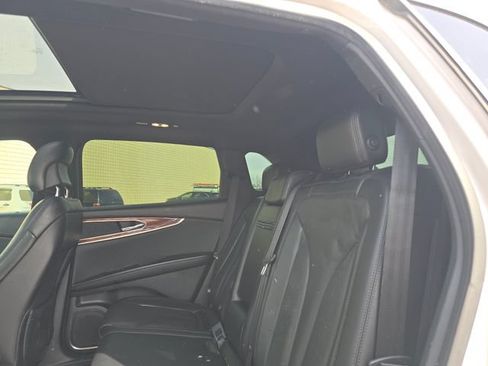 Used 2018 Lincoln MKX Reserve w/ Driver Assistance Package AWD/4WD image 12
