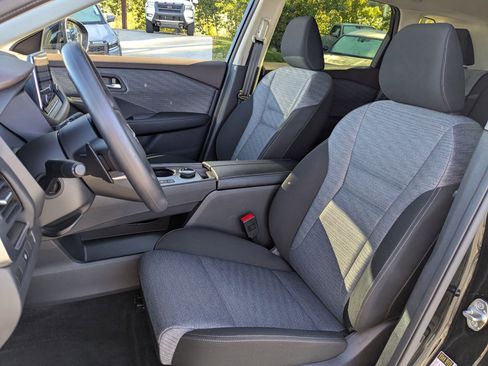 Used 2023 Nissan Rogue SV image 28