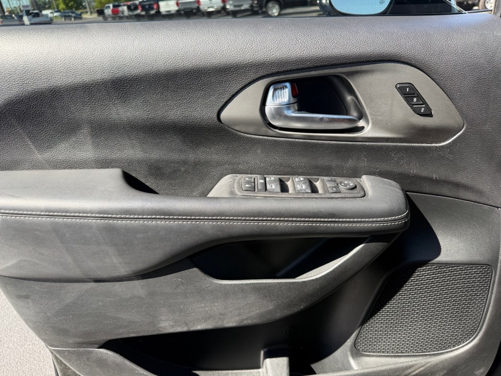 Used 2025 Chrysler Pacifica Select FWD image 38