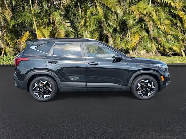 Used 2024 Kia Seltos EX FWD image 3