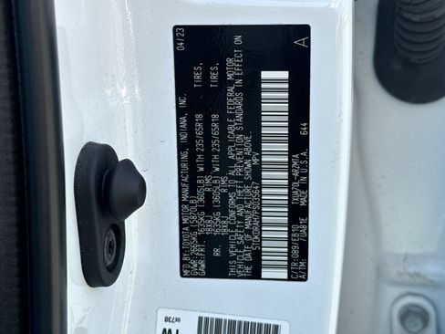Used 2023 Toyota Highlander XLE FWD image 43