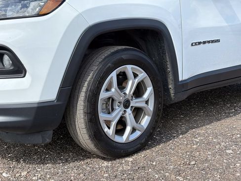 Used 2025 Jeep Compass Latitude AWD/4WD image 9