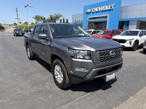 Used 2024 Nissan Frontier SV w/ SV Convenience Package RWD image 2