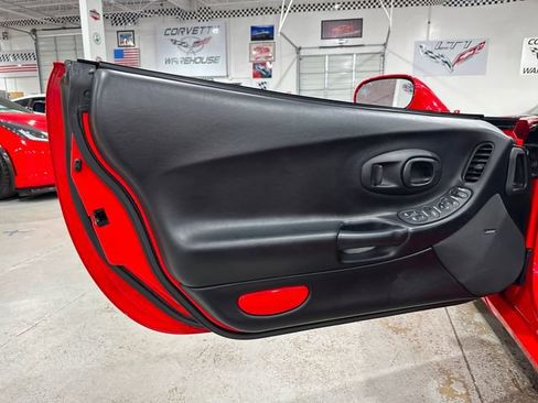 Used 2004 Chevrolet Corvette Convertible w/ Preferred Equipment Group RWD image 16
