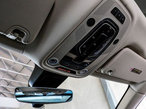 Used 2019 Bentley Bentayga AWD/4WD image 40