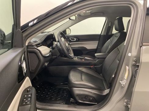 Used 2022 Jeep Compass Limited AWD/4WD image 9