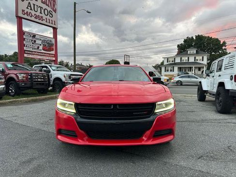 Used 2018 Dodge Charger SXT w/ Blacktop Package RWD image 3