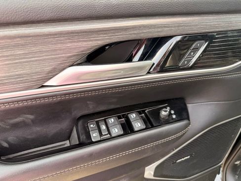 Used 2024 Jeep Wagoneer Series II w/ Flexible Seating Group RWD image 17