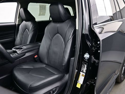 Used 2026 Toyota Grand Highlander AWD Hybrid image 12