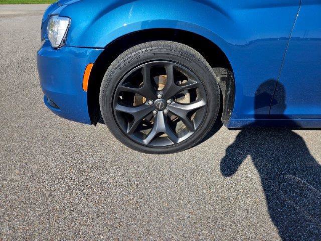 Used 2023 Chrysler 300 Touring w/ Sport Appearance Package RWD image 27