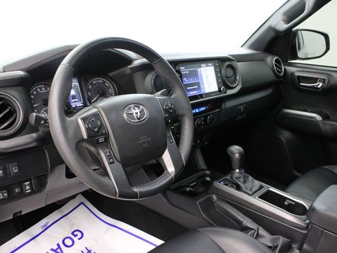 Used 2023 Toyota Tacoma TRD Off-Road w/ TRD Premium Off Road Package AWD/4WD image 17
