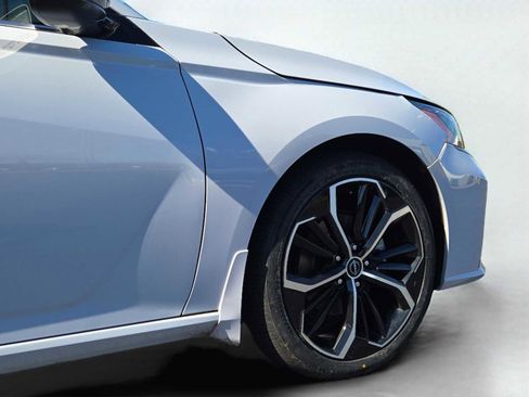 Used 2023 Nissan Altima 2.5 SR w/ SR Premium Package image 11