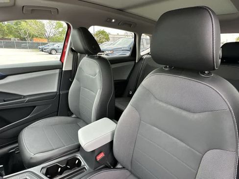 Used 2022 Volkswagen Taos SE w/ Panoramic Sunroof Package FWD image 14