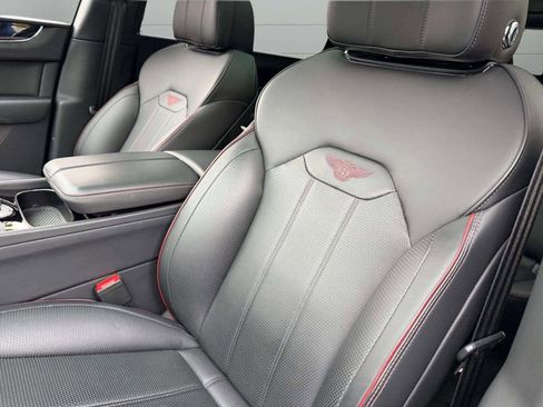 Used 2024 Bentley Bentayga Extended Wheelbase image 24