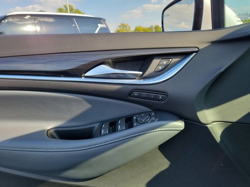 Used 2024 Buick Enclave Premium image 17