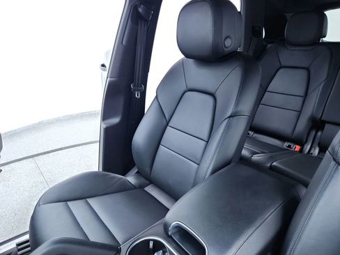 Used 2021 Porsche Cayenne w/ Driver Memory Package image 64