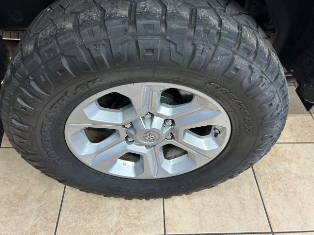 Used 2016 Toyota 4Runner SR5 AWD/4WD image 21