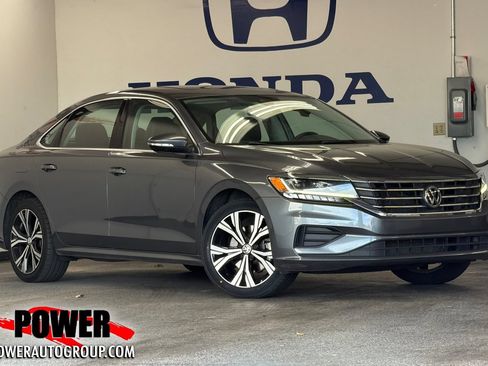 Used 2021 Volkswagen Passat 2.0T SE FWD image 1