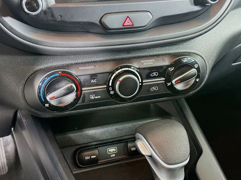 Used 2025 Kia Soul LX w/ LX Technology Package image 23